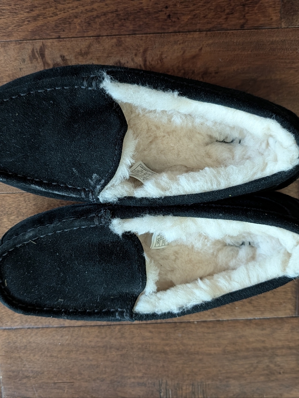 UGG Slippers - Picture 2 of 4